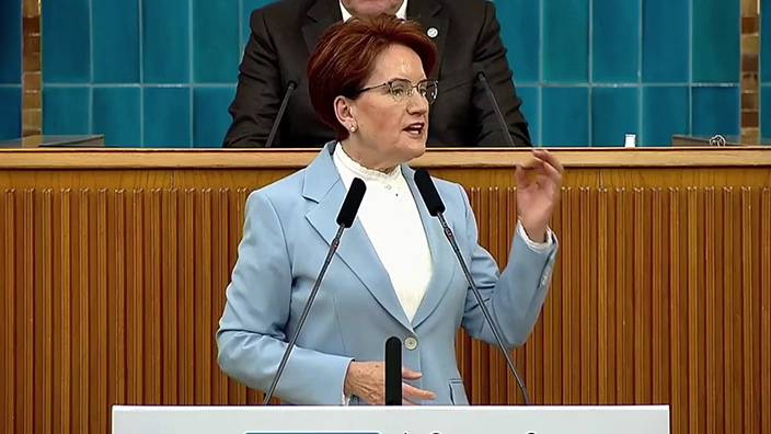 Meral Akşener yüzüğü gösterdi  ‘’Ayakta alkışlandı’’