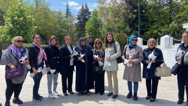 Konya İyi Parti kadın Politikaları Başkanlığı Anneler gününde program düzenleyerek, ziyaretler gerçekleştirdi.