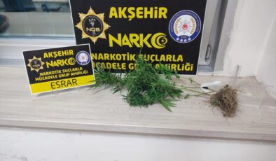 Konya da uyuşturucu kaçakçıları satmaya çalıştıkları uyuşturucu ile yakalandı!