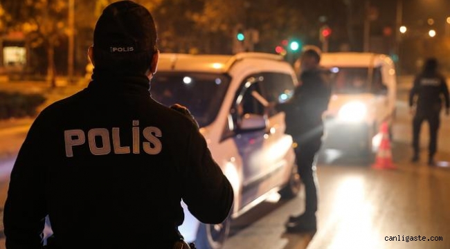 Konya’da polislerin kovalamaca sonucu yakaladığı araçta cephane çıktı.