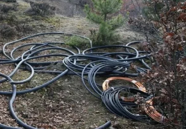 Konya da Bakır kablo çalan hırsızlar 200km kovalamacanın ardından yakayı ele verdi.