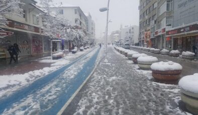 Bolu kışın başında, dün gece -12’yi görerek Türkiye’de en soğuk il oldu.