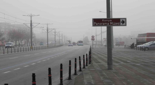 Yoğun sis uçuşları da kötü etkiledi.