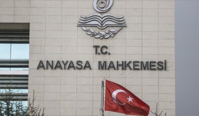 Anayasa Mahkemesi’nden Öğretmenlik Meslek Kanunu hakkında bazı maddeleri CHP’nin müracaatı üzerine iptal etti.