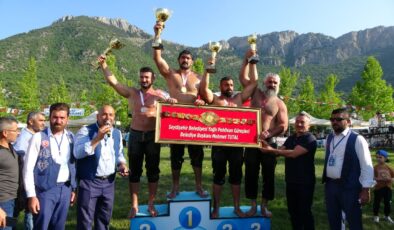 Konya’da Seydişehir Belediyesi tarafından düzenlenen “Yağlı Pehlivan Güreşleri”nin başpehlivanı İsmail Koç oldu.