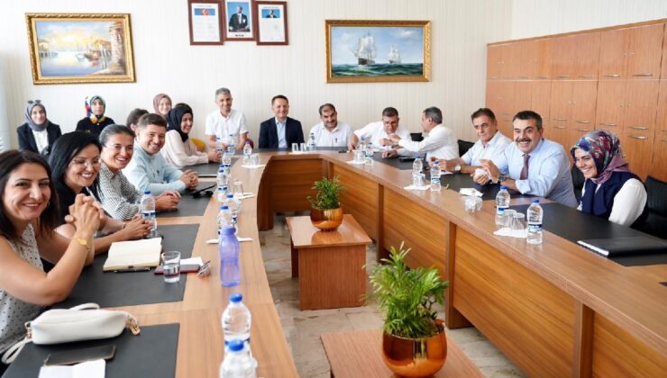 Milli Eğitim Bakanı Tekin, İstenmeyen müdür hakkında: ‘talihsiz olay yaşadı arkasındayız’ dedi