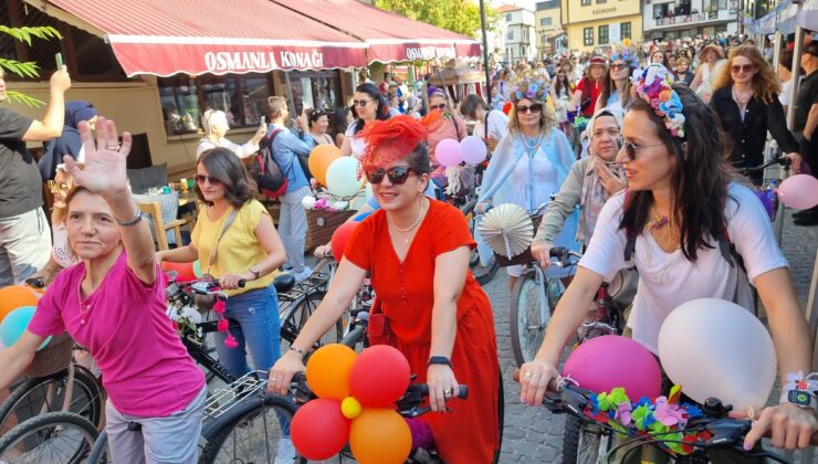 Dünya Otomobilsiz Kentler Günü haftası kapsamında “Süslü Kadınlar Bisiklet Turu” düzenlendi