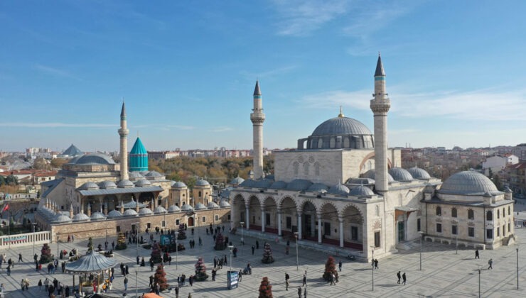 Mevlana Müzesi’nin “Yeşil Kubbe” olarak da bilinen Kubbe-i Hadrası’nda tadilat işlemleri tamamlandı