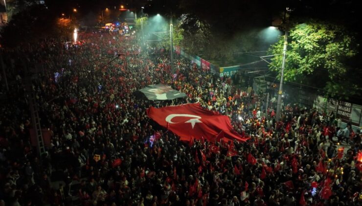 Konya’da binlerce vatandaş Cumhuriyet coşkusu yaşadı