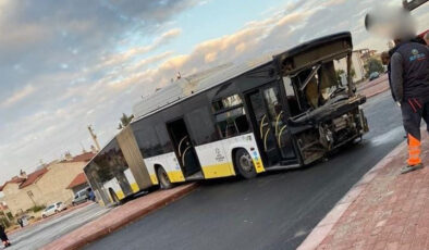 Konya Büyükşehir Belediye otobüsü sabah saatlerinde kamyon ile çarpıştı