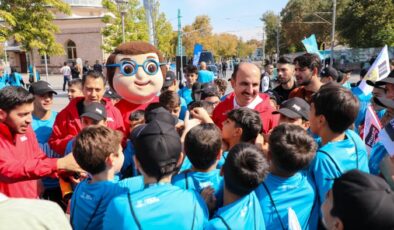 Konya Büyükşehir Belediyesi ile Selçuklu Otizmli Bireyler Vakfı (SOBE) tarafından “Uluslararası Konya Yarı Maratonu” düzenlendi