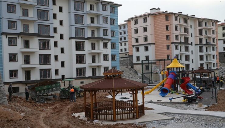 Malatya’da  tamamlanan deprem konutları teslim hazır hale getiriliyor