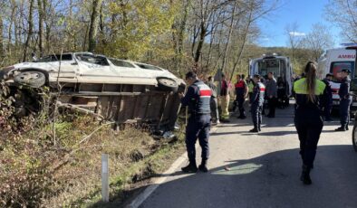 Bartın’da seyir halinde bulunan bir yolcu minibüsü yoldan çıkarak, şarampole devrildi: 1 ölü 11 yaralı