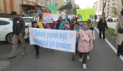 Konya’nın  Beyşehir ilçesinde öğrenciler akran zorbalığı için yürüdüler