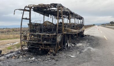 Çanakkale’de içinde 23 yolcusu bulunan otobüs alev alev yandı