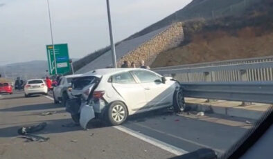 Kuzey Marmara Otoyolu Kocaeli kesiminde 8 aracın karıştığı zincirleme trafik kazasında 4 kişi yaralandı