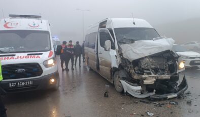 Yoğun sis kazaya sebep oldu! 9 kişi yaralandı