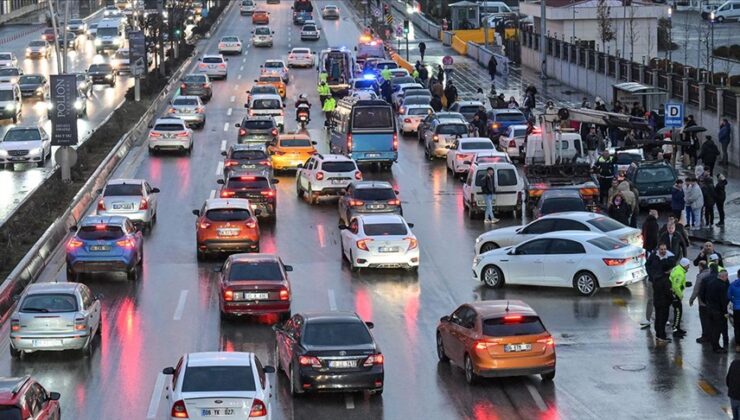 Ankara’da trafik kazası meydana geldi, 26 araç birbirine girdi