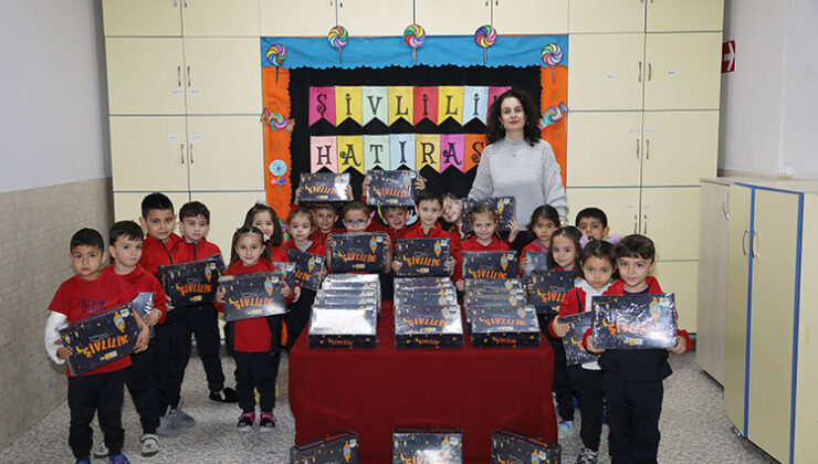 Konya Büyükşehir Belediyesi, öğrencileri “Şivlilik” hediyeleriyle sevindiriyor