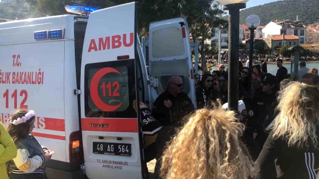 Badem Çiçeği Festivali’ne katılan iki kadın, özçekim yapmak isterken denize düştü