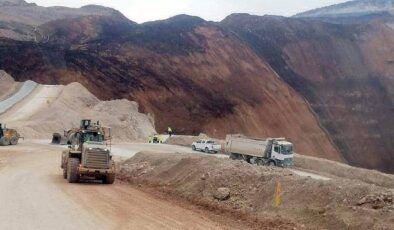 Altın madeni faciasında toprak kütlesi tahliyesine başlandı