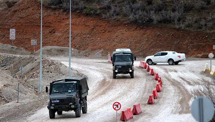 Erzincan maden ocağında toprak altında kalan işçileri arama çalışmaları devam ediyor