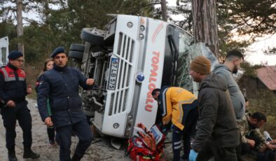 Bolu’da minibüs devrildi: Çok sayıda yolcu yaralandı