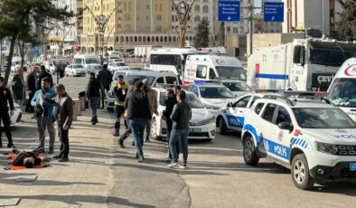 Mardin’de adliye önünde kavga: 9 yaralı