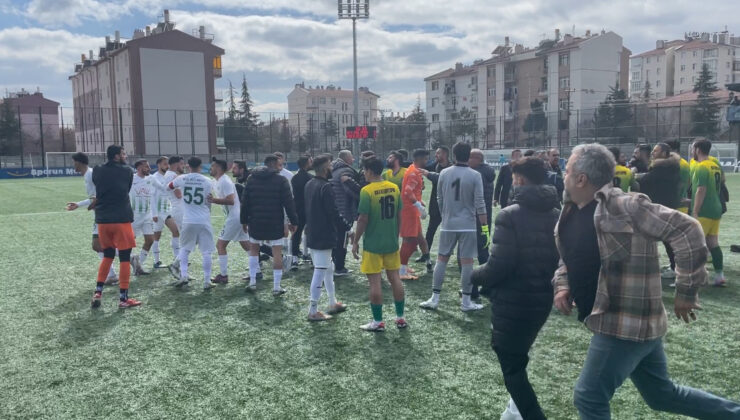 Konya’da amatör bir maç sonrası, iki takımın oyuncuları arasında kavga çıktı