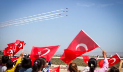 Türk Yıldızlarından, Konya’da 23 Nisan gösteri uçuşu