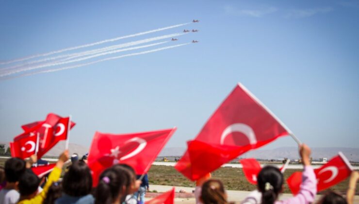 Türk Yıldızlarından, Konya’da 23 Nisan gösteri uçuşu