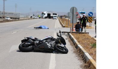 Konya’da motosiklet tıra çarptı, sürücüsü hayatını kaybetti