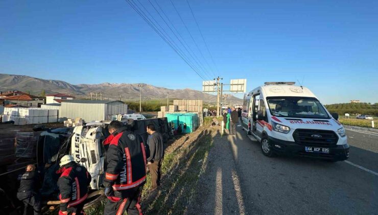 Malatya’da yolcu otobüsü devrildi: 22 yaralı