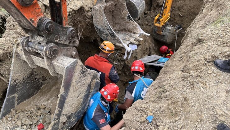 Kanal kazısında göçük meydana geldi: Toprak altında kalanlar var