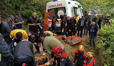 Rize’de otomobil uçurumdan yuvarlandı