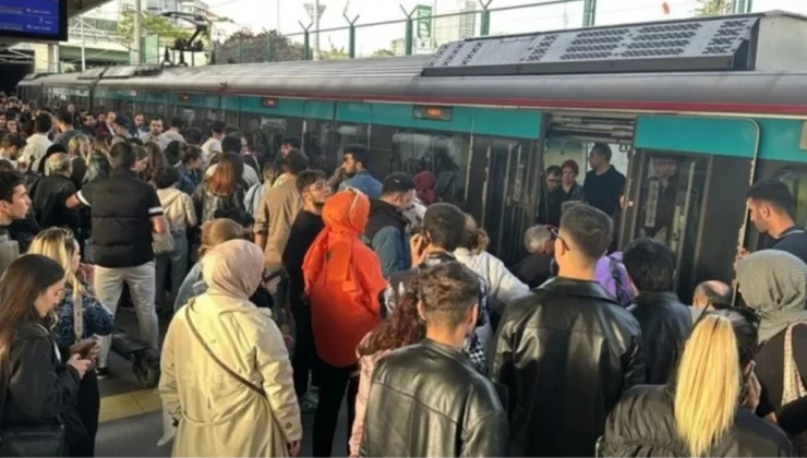 Marmaray’da intihar! Bir anda kendini raylara bıraktı