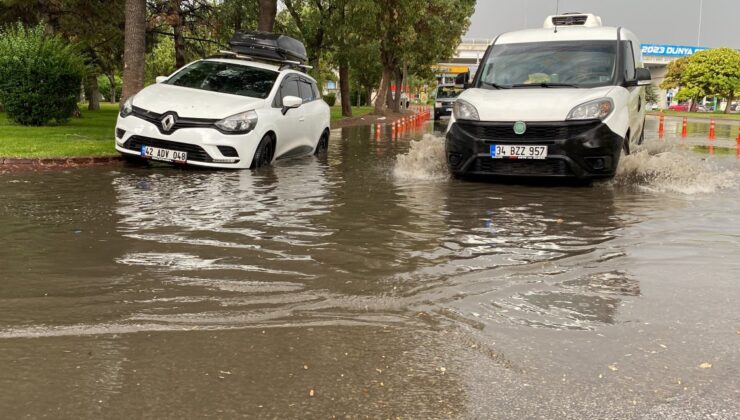 Konya’da yağışlar trafiği kapattı!