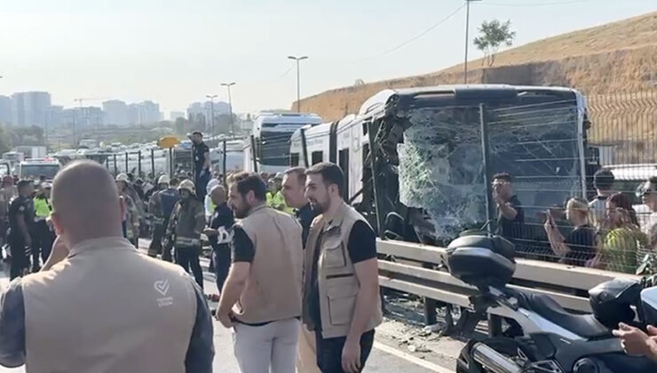 İstanbul’da feci metrobüs kazası!