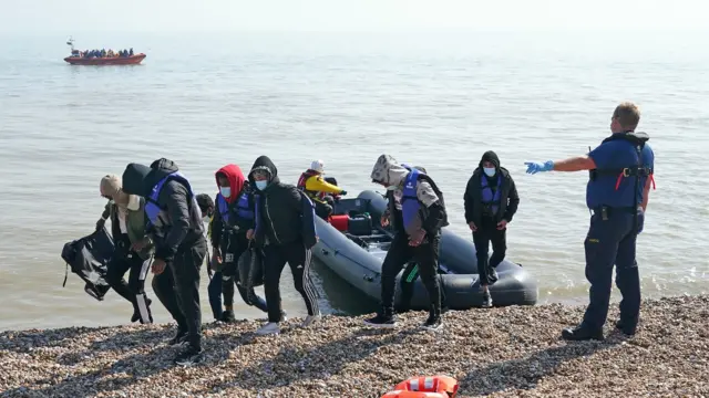 Düzensiz Göç Krizi: 115 Kaçakçı Yakalandı, Çözüm İçin Radikal Adımlar Şart!