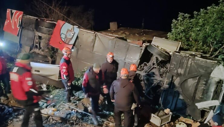 Antalya’da Yolcu Otobüsü Kaza Yaptı: 1 Kişi Hayatını Kaybetti, 32 Yaralı!
