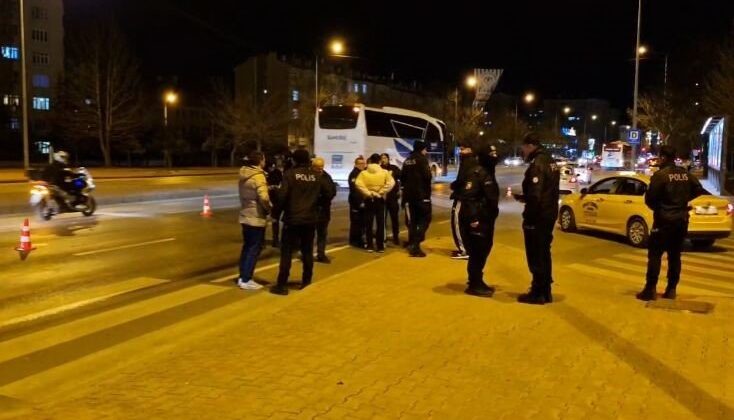 Konya’da Silahlı Saldırı: Kaldırımda Yürüyen Genç Vuruldu, durumu Ağır!