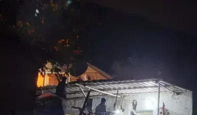 DEHŞET! AİLE FACİASI: OĞLUNU ÖLDÜRDÜ, EŞİNİ AĞIR YARALADI!