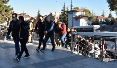 Öğretmen Çete Lideri Çıktı! 19 İlde Siber Suç Şebekesi Çökertildi!