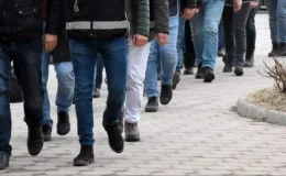 ‘Define’ ve Sahte Belge Dolandırıcılığı Operasyonu: Tutuklanan şahısların Kendilerini MİT görevlisi gibi tanıtarak vatandaşları dolandırdığı ve sahte mesleki belgeler düzenlediği belirlendi.
