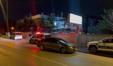 KONYA POLİS MERKEZİNDE DEHŞET: TACİZ İDDİASIYLA GÖZALTINDAKİ GENÇ BIÇAKLANARAK ÖLDÜRÜLDÜ!