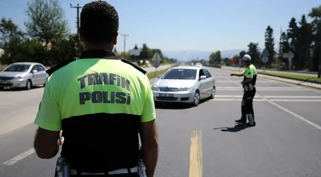 TRAFİKTE “SABIR TESTİ” BİTTİ: YENİ CEZA DÖNEMİ RESMEN BAŞLADI!