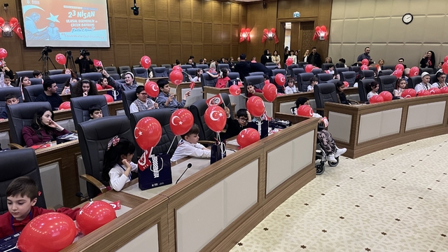 MECLİS SALONUNDA BAYRAM COŞKUSU: SÖZ ÇOCUKLARIN!