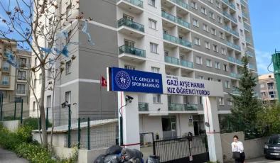 İzmir’de Kız Öğrenci Yurdunda Zehirlenme Şüphesi: 28 Öğrenci Hastanelik Oldu!