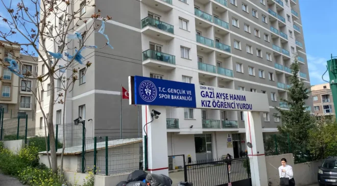 İzmir’de Kız Öğrenci Yurdunda Zehirlenme Şüphesi: 28 Öğrenci Hastanelik Oldu!