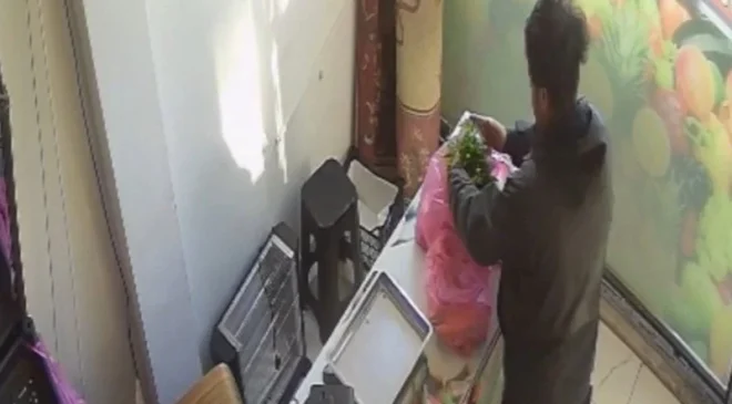 Elazığ’da Dürüstlük Dersi: Boş Kasaya Fazlasıyla Para Bıraktı!